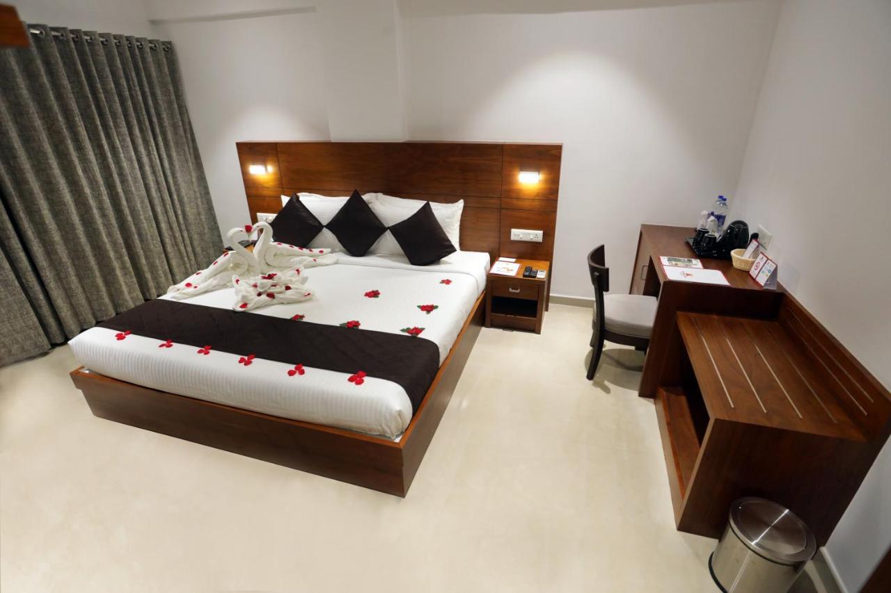 Iswarya Residency Hotel Kottayam Exterior photo
