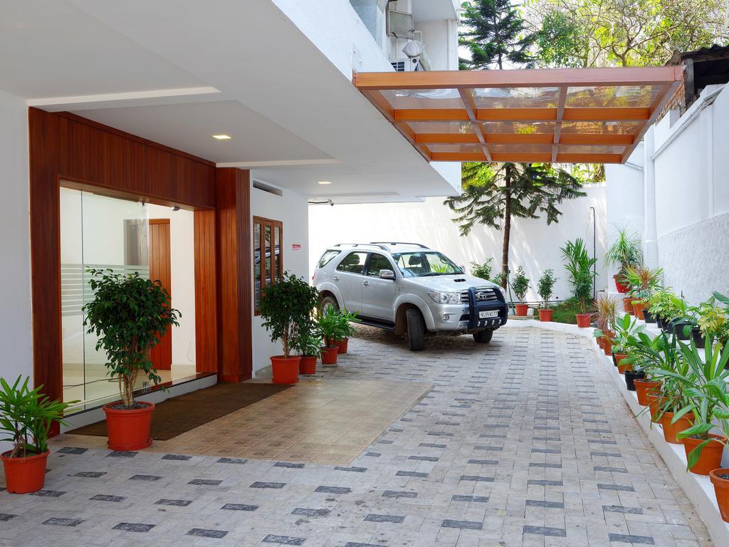 Iswarya Residency Hotel Kottayam Exterior photo
